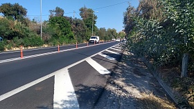 Klicke auf die Grafik für eine größere Ansicht

Name:	neuer Belag mit vielen Plastikpollern bei Souda am 6.6.26.jpg
Hits:	79
Größe:	205,8 KB
ID:	104453