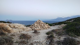 Klicke auf die Grafik für eine größere Ansicht

Name:	02-auf dem Berg.jpg
Hits:	139
Größe:	138,5 KB
ID:	104505