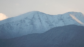 Klicke auf die Grafik für eine größere Ansicht

Name:	Schnee in den Bergen am Ochi-Tag.jpg
Hits:	43
Größe:	178,5 KB
ID:	104746